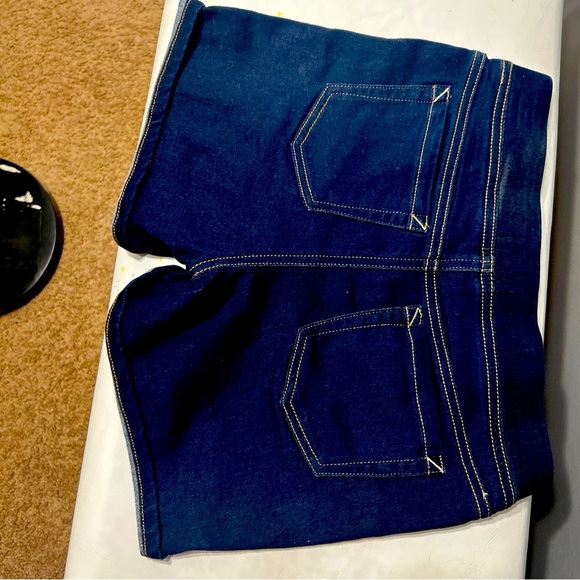 Lei Dark Wash Casual Denim High~Waisted Jean Shorts Size Large - Picture 3 of 6